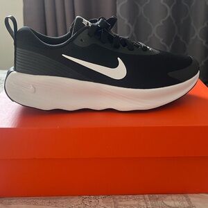 Nike Black and White Athletic Shoes